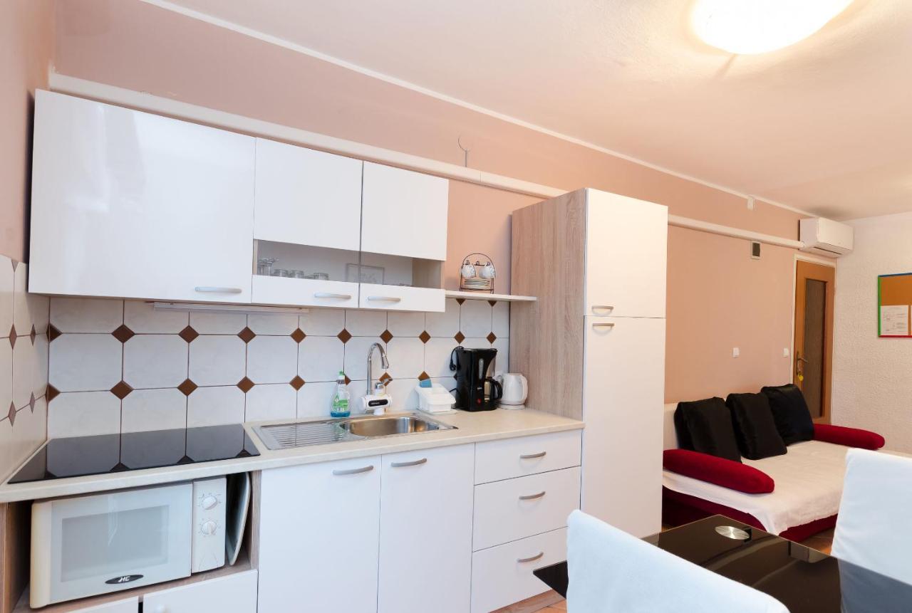 Apartments&Room Mirjana 德拉马利 外观 照片